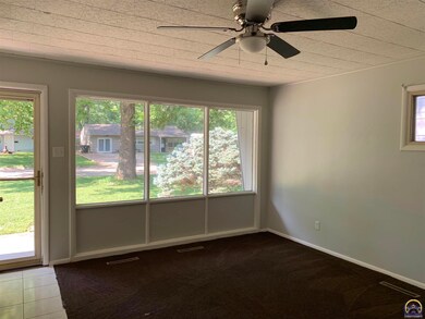 1529 SW 24th St, Topeka, KS 66611 - photo 2