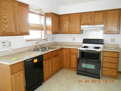 1297 Onslow Dr, Columbus, OH 43204 - photo 3