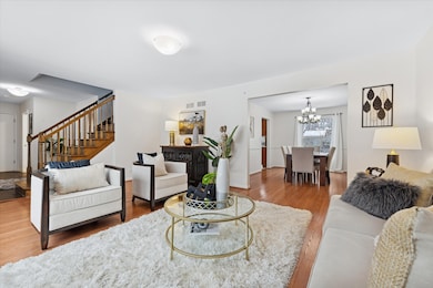 312 Leeds Ct, Naperville, IL 60565 - photo 5