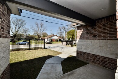 977 Lucky St, Houston, TX 77088 - photo 6