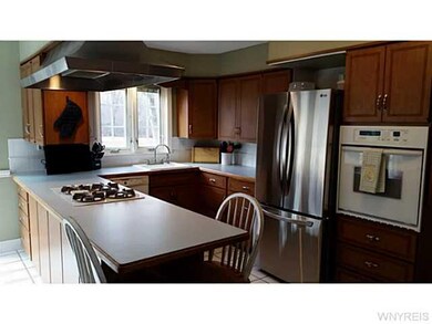 Kitchen Large eat in kitchen over looks private ya