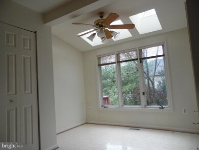 11434 Beehive Ct, Germantown, MD 20876 - photo 5