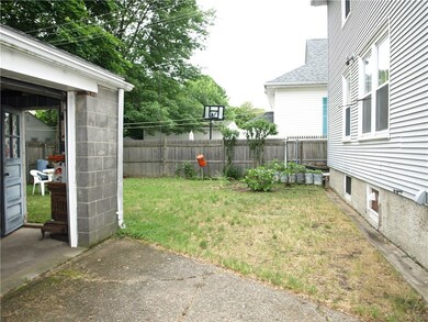 117 Robinson Ave, Pawtucket, RI 02861 - photo 6