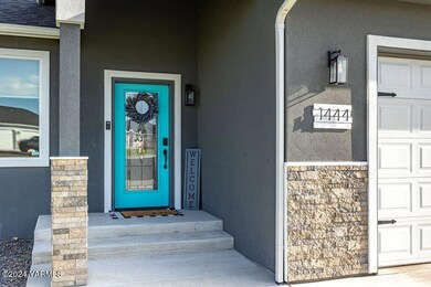Upscale and cheerful entry!