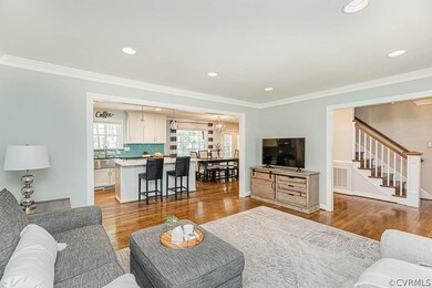 Hardwoods, crown molding, and recessed lighting.