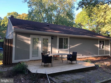 11303 Gatesborough Ln, Reston, VA 20191 - photo 2