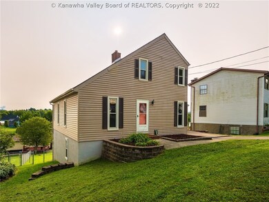 111 Timberlake Cir, Scott Depot, WV 25560 - photo 2