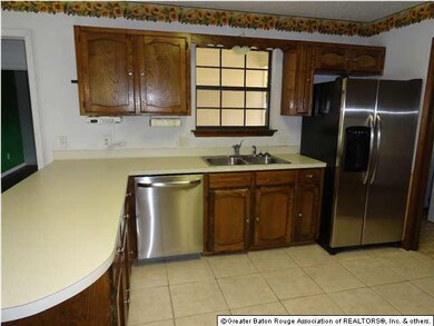 STAINLESS APPLIANCES REMAIN