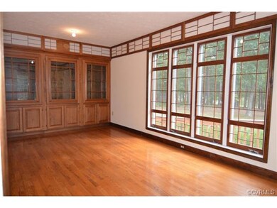 Cherry cabinets and decorative touches plus and un