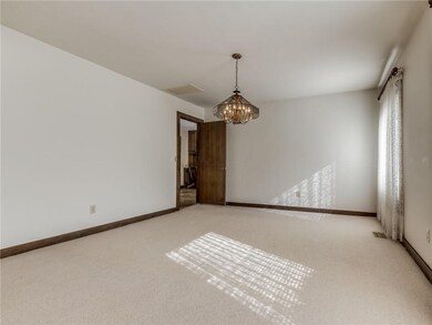 2112 Woodhill Rd, Edmond, OK 73025 - photo 6