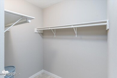 03-Entryway Closet_ELI01015