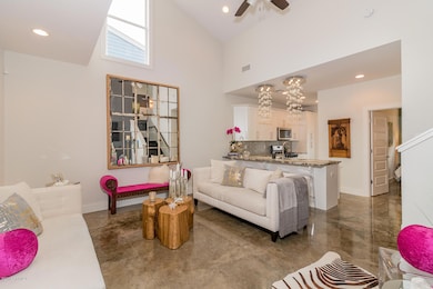301 Highland Park Ln-1
