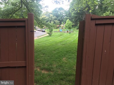 9630 Lindenbrook St, Fairfax, VA 22031 - photo 3