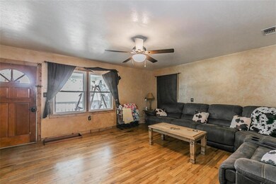 516 N Avenue A, Springtown, TX 76082 - photo 4