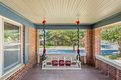 501 Adams Ave, McGregor, TX 76657 - photo 3