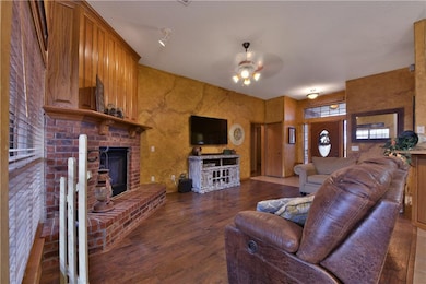 2205 NE 7th St, Moore, OK 73160 - photo 5