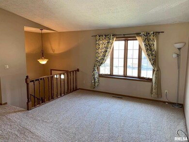 23 Highland Ct, Davenport, IA 52803 - photo 2