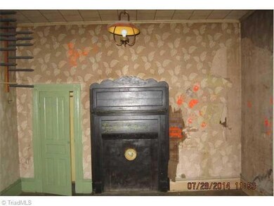 215 N Dogwood Ave, Siler City, NC 27344 - photo 2