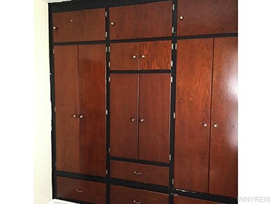 Other Closet wall to wall bulit in