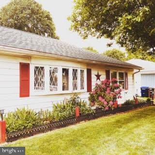 3321 Cambridge Cir, Allentown, PA 18104 - photo 2