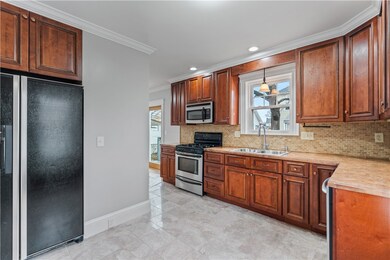 288 Hughes Ave, Pawtucket, RI 02861 - photo 4