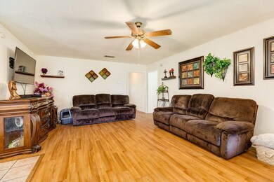 306 Cambridge St, Alvin, TX 77511 - photo 5