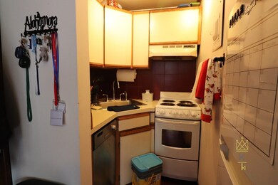 8 Keswick St unit 3, Boston, MA 02215 - photo 6