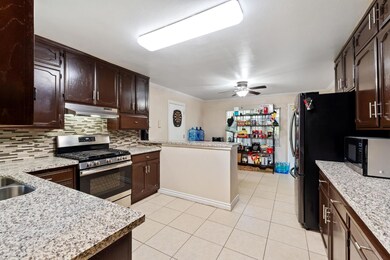 2915 E Ashcroft Ave, Fresno, CA 93726 - photo 4