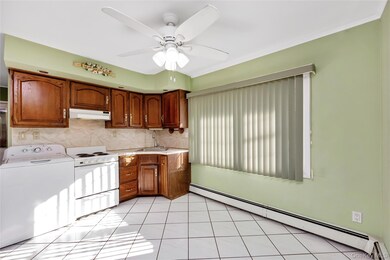 44 Sparrow Ln, Levittown, NY 11756 - photo 4