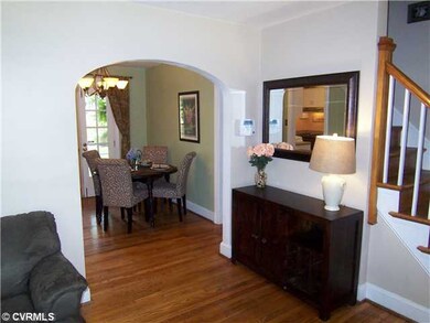 Interior Space/Layout - Beautiful arched entry way