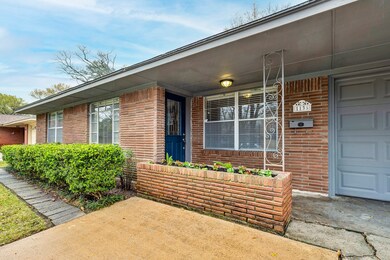 1135 W 31st St, Houston, TX 77018 - photo 2