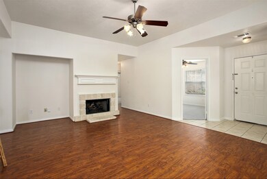 5299 Morgan Oak Dr, Alvin, TX 77511 - photo 2