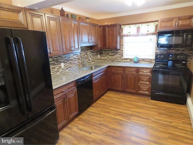 43 Rolling Ln, Levittown, PA 19055 - photo 5