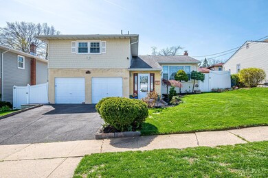 795 Chalet Dr, Woodbridge, NJ 07095 - photo 2