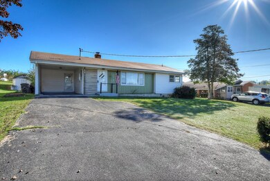 130 Kathy St, Johnson City, TN 37601 - photo 2