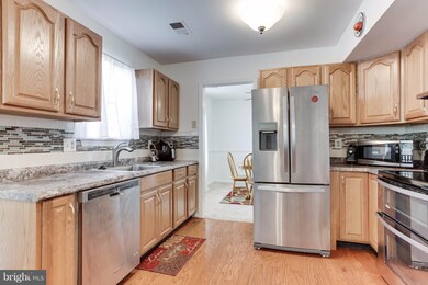 2452 Yarmouth Ln, Crofton, MD 21114 - photo 4