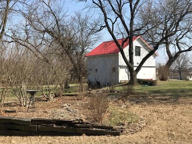 607 Main St, Parsons, KS 67357 - photo 2