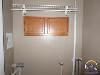 2429 SW 25th Dr, Topeka, KS 66611 - photo 3