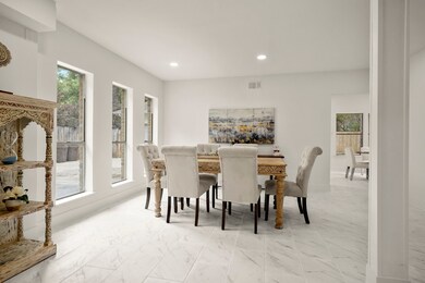 Light and bright dining room