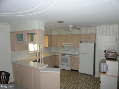 611 Warren Ave, Kingston, PA 18704 - photo 4