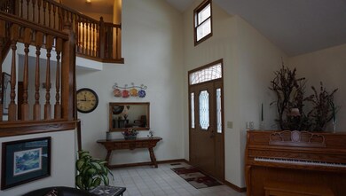 1515 Newcomer Rd: Foyer