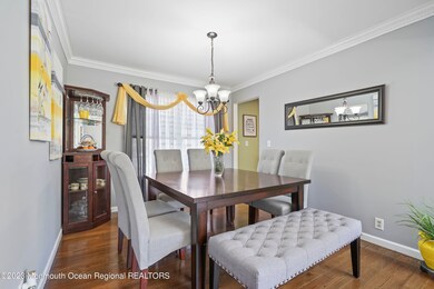 Formal DR off of kitchen