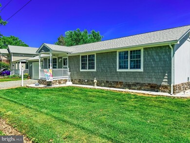 736 Marshall Ave, Colonial Beach, VA 22443 - photo 2