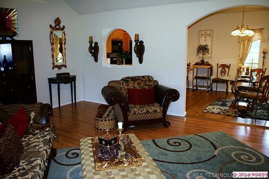Overlook from the Kitchen to Living, Gorgeous arch
