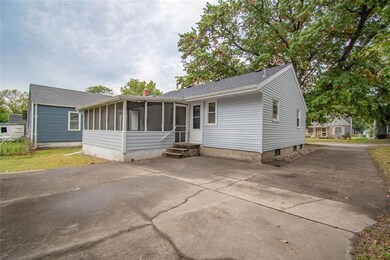 3673 67th St, Urbandale, IA 50322 - photo 7