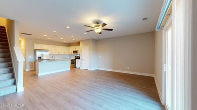 Similar Kitchen/Living