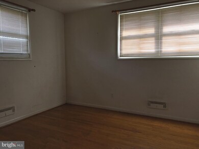 6800 Collinsdale Rd, Parkville, MD 21234 - photo 5