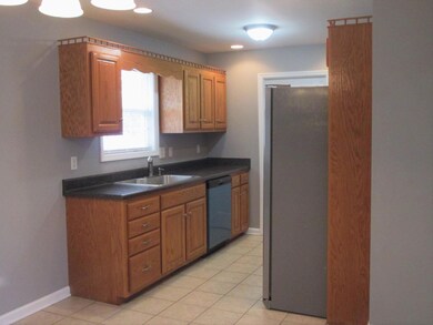 704 Oakdale St, Manchester, TN 37355 - photo 5