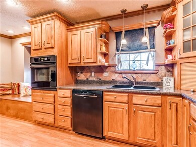 2029 Leafcrest Dr, Moore, OK 73160 - photo 7