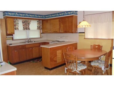 Kitchen Great eat-in kitchen with spacious dining 
